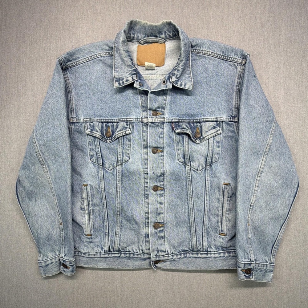 Vintage Levis Relaxed Trucker Type 3 Jacket Size Large Light Wash Y2K